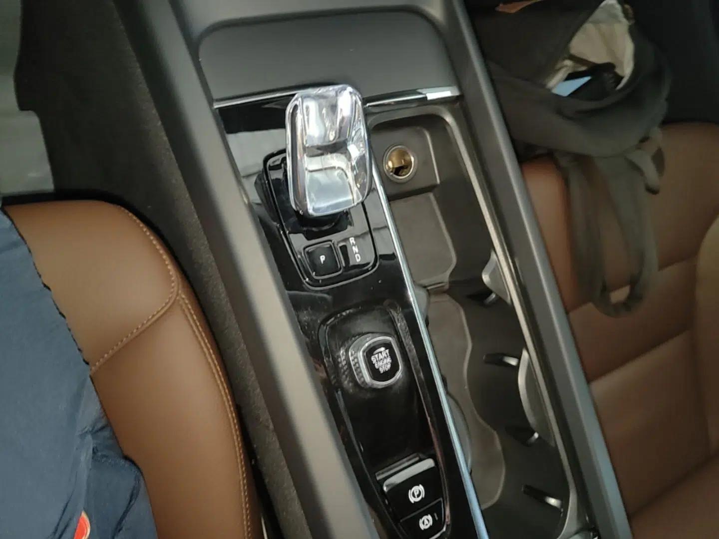 Volvo XC60 2024 B5 4x4 Smart Luxury Edition — миниатюра 21