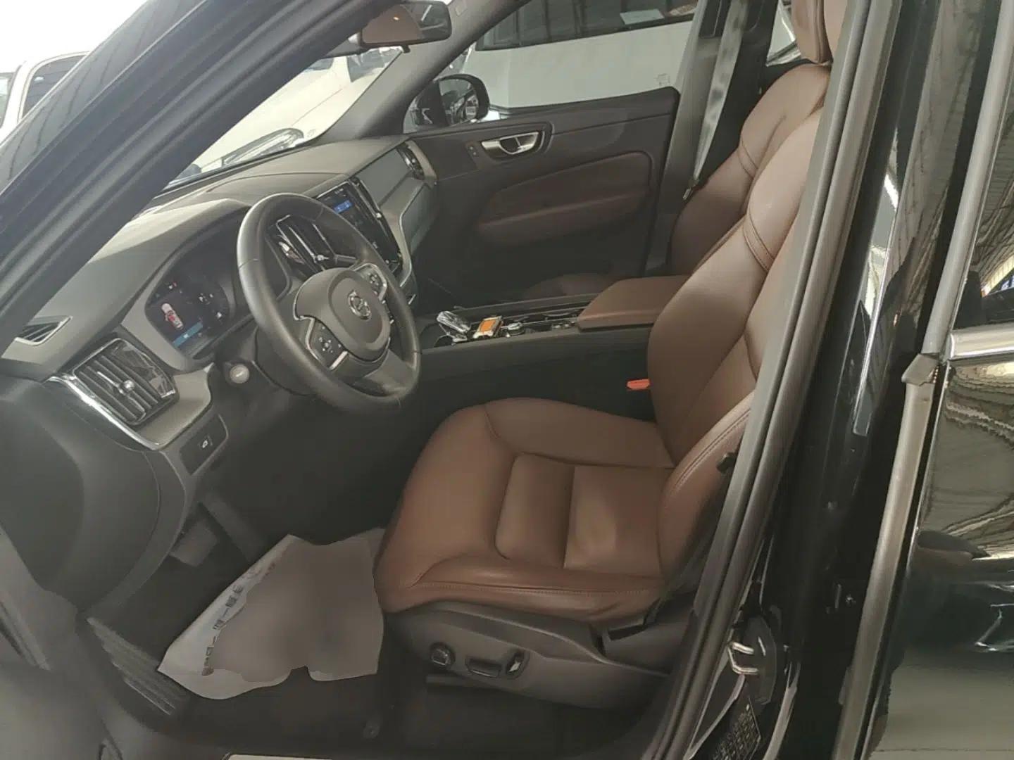 Volvo XC60 2024 B5 4x4 Smart Luxury Edition — миниатюра 22