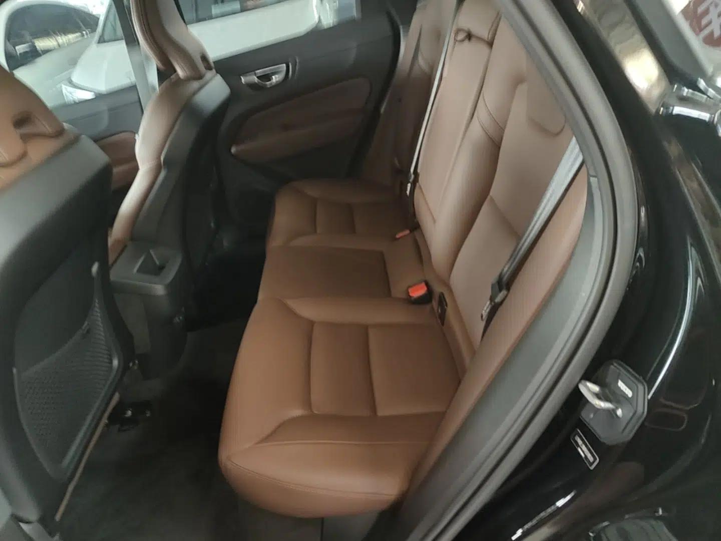 Volvo XC60 2024 B5 4x4 Smart Luxury Edition — миниатюра 25