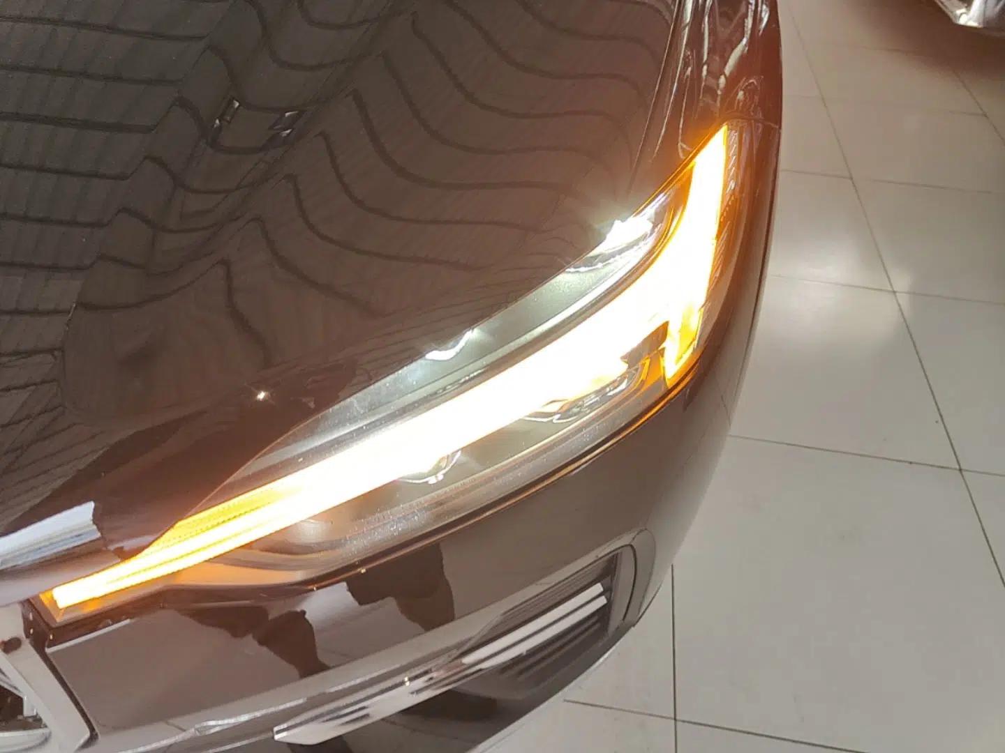 Volvo XC60 2024 B5 4x4 Smart Luxury Edition — миниатюра 8