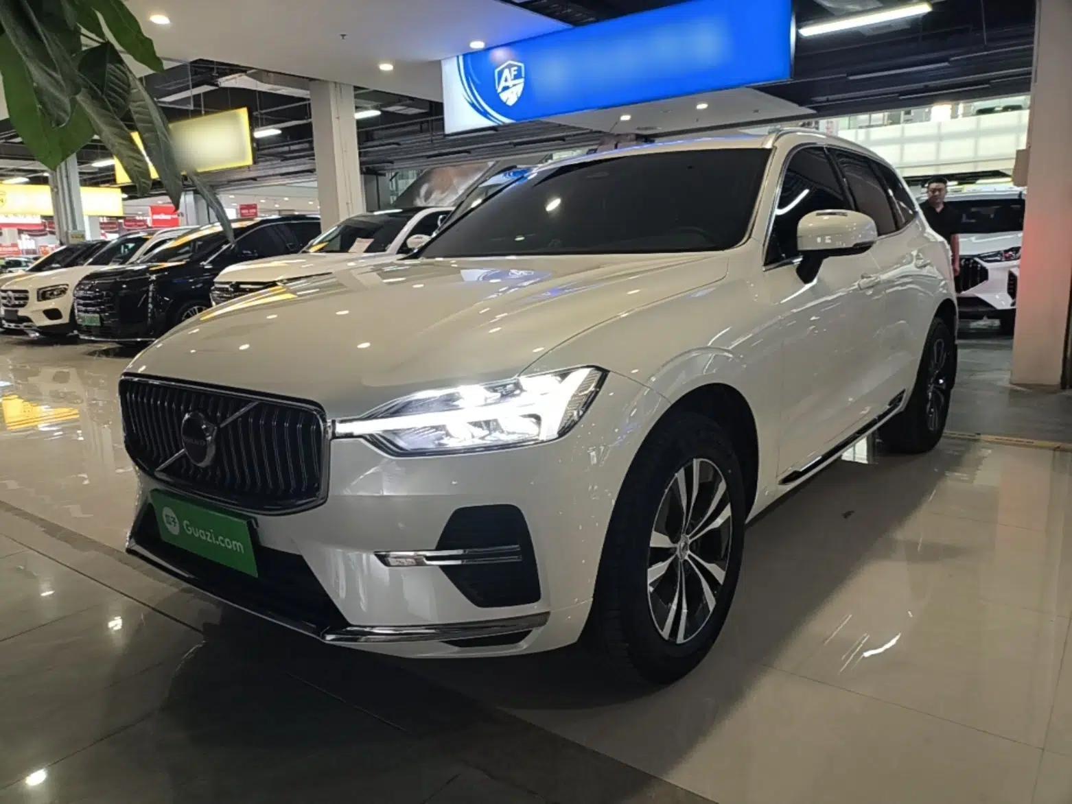 Volvo XC60 2023 B5 4x4 Smart Luxury Edition — миниатюра 1