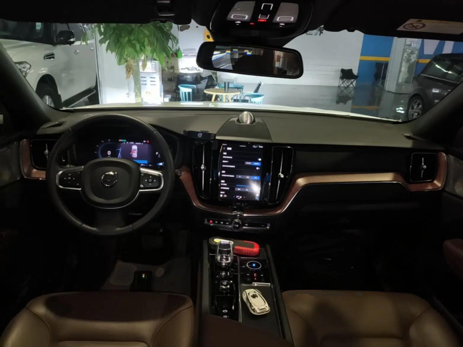 Volvo XC60 2023 B5 4x4 Smart Luxury Edition — миниатюра 17