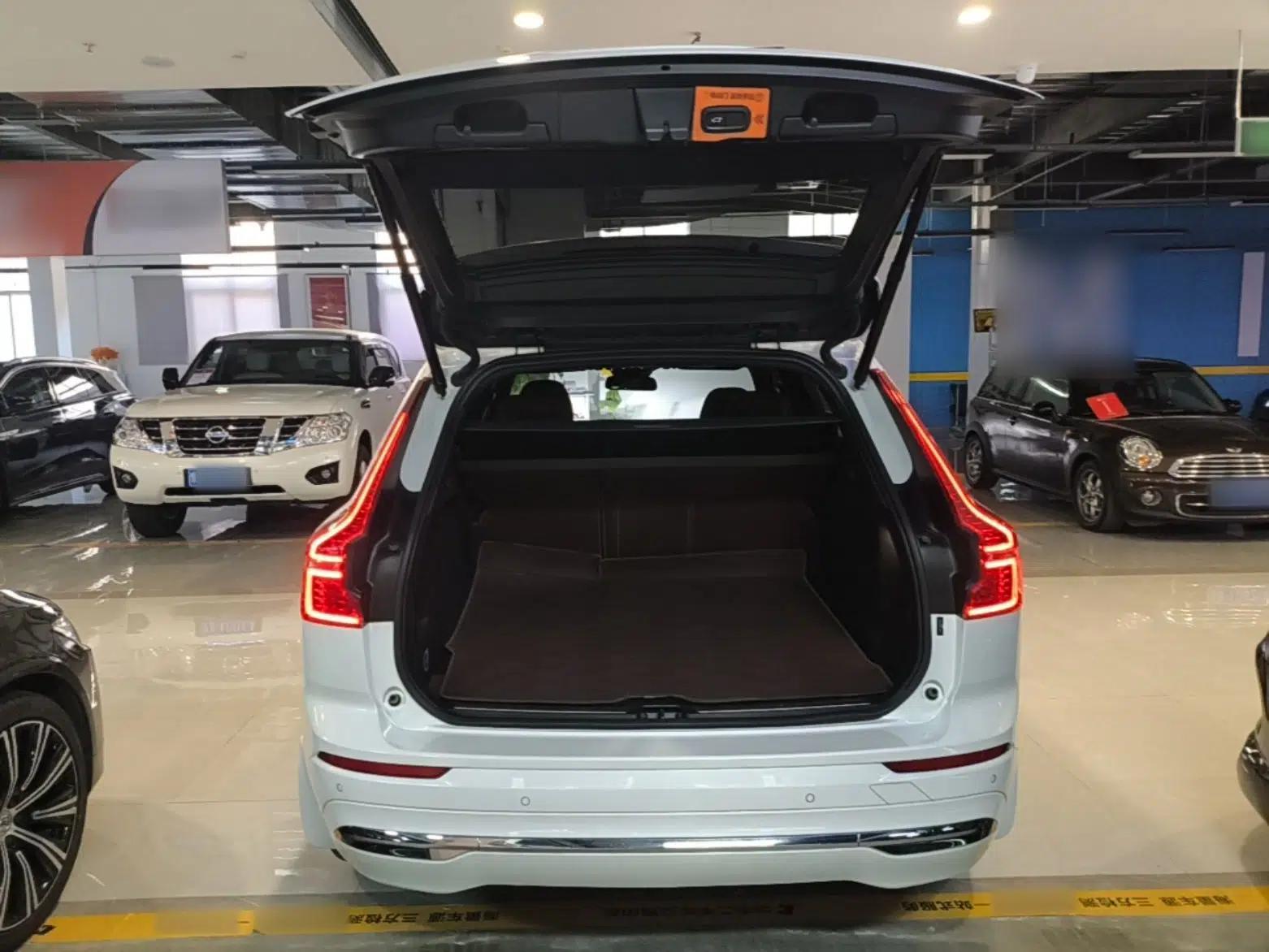 Volvo XC60 2023 B5 4x4 Smart Luxury Edition — миниатюра 27
