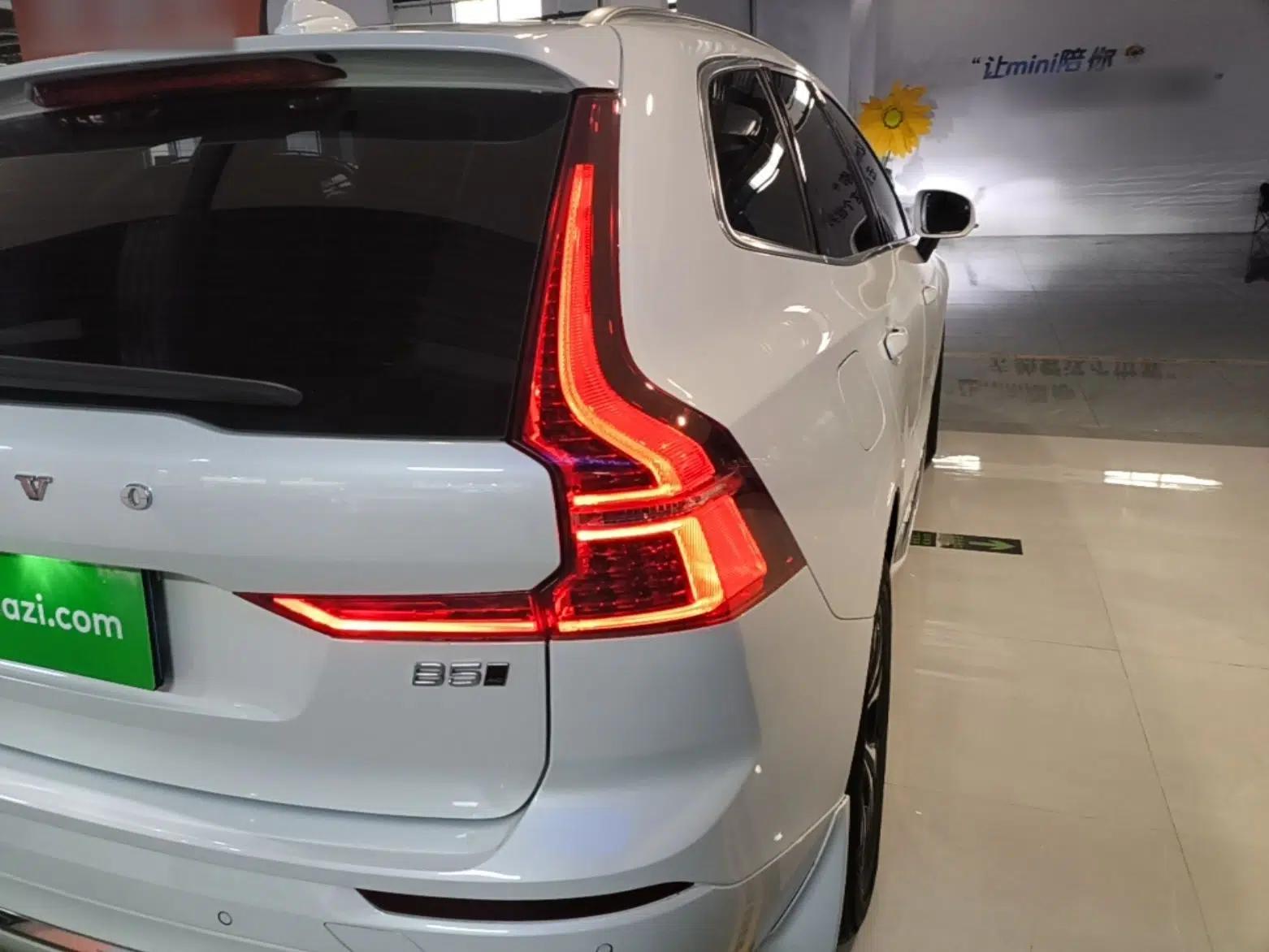 Volvo XC60 2023 B5 4x4 Smart Luxury Edition — миниатюра 9