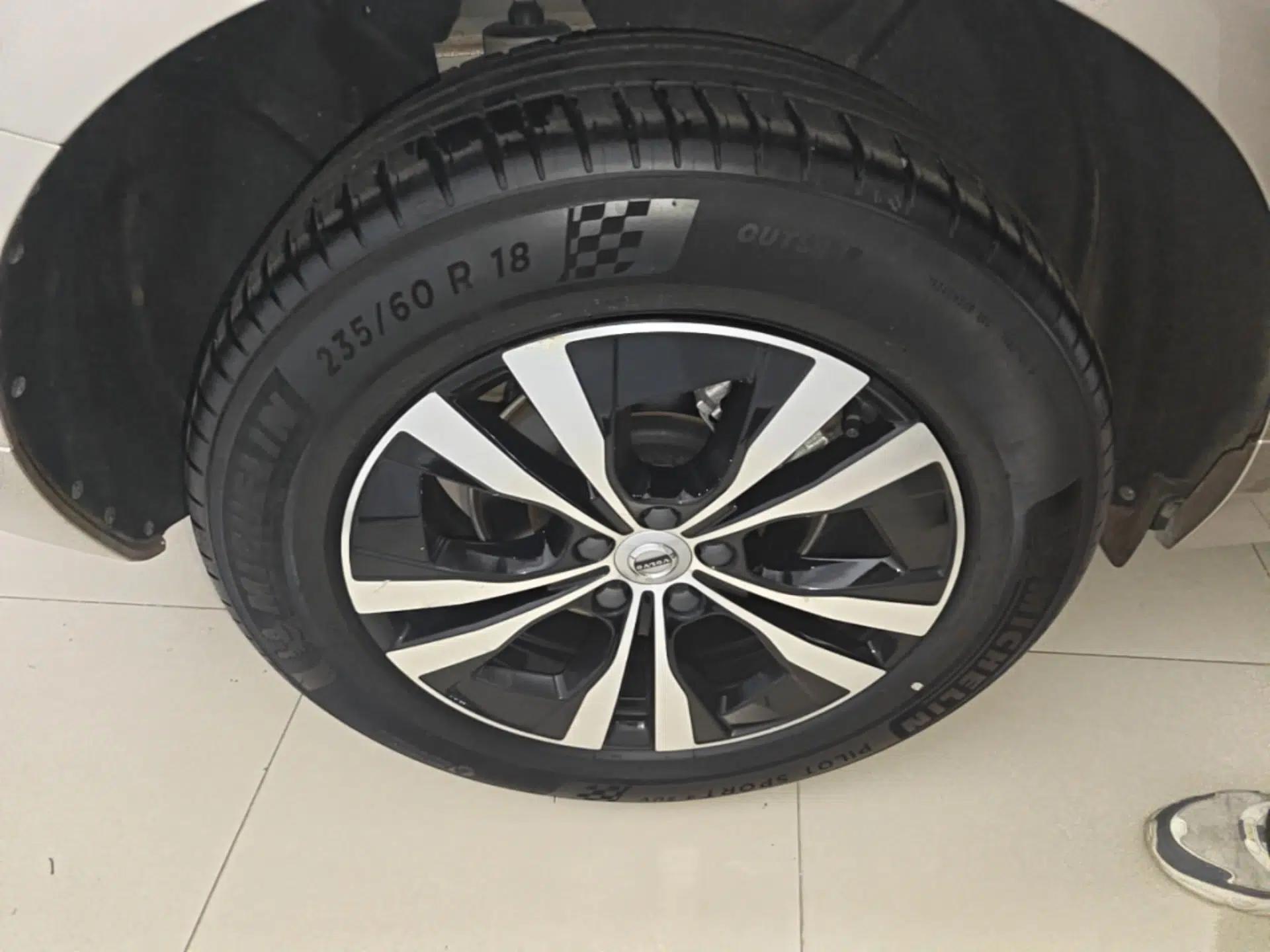Volvo XC60 2024 B5 4x4 Smart Luxury Edition — миниатюра 11