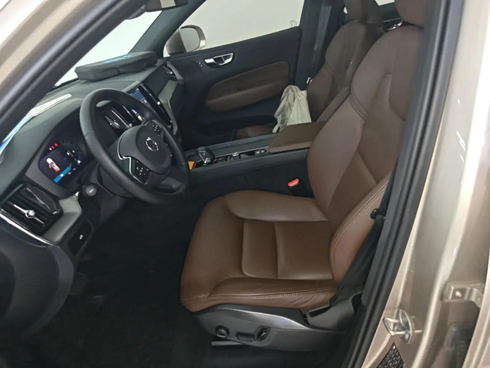 Volvo XC60 2024 B5 4x4 Smart Luxury Edition — миниатюра 17