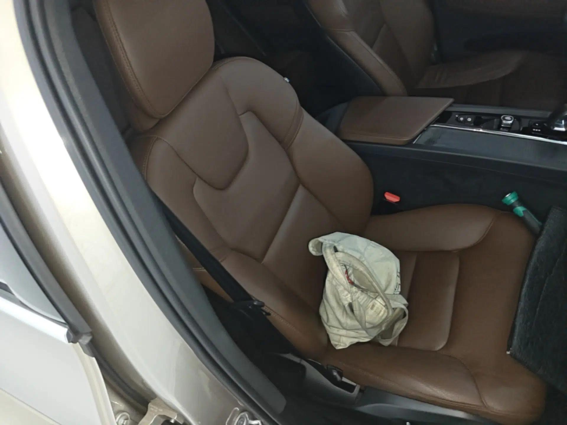 Volvo XC60 2024 B5 4x4 Smart Luxury Edition — миниатюра 19