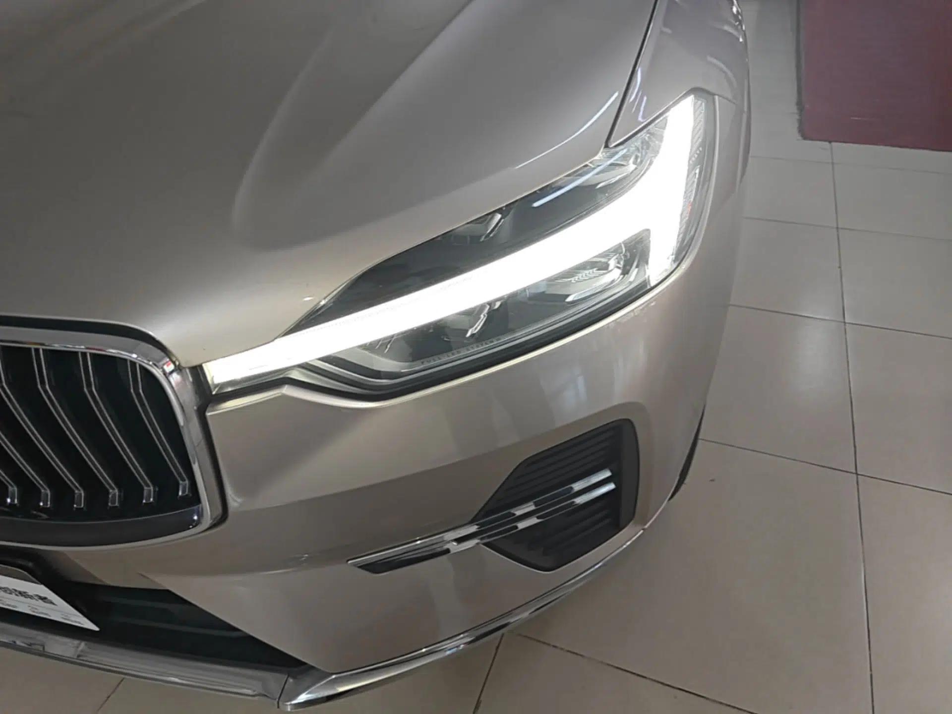 Volvo XC60 2024 B5 4x4 Smart Luxury Edition — миниатюра 8