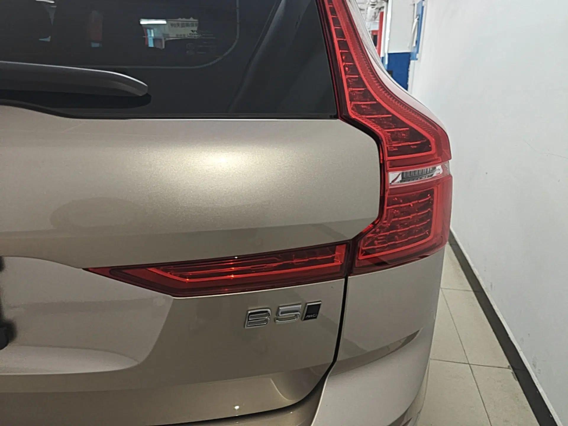 Volvo XC60 2024 B5 4x4 Smart Luxury Edition — миниатюра 9