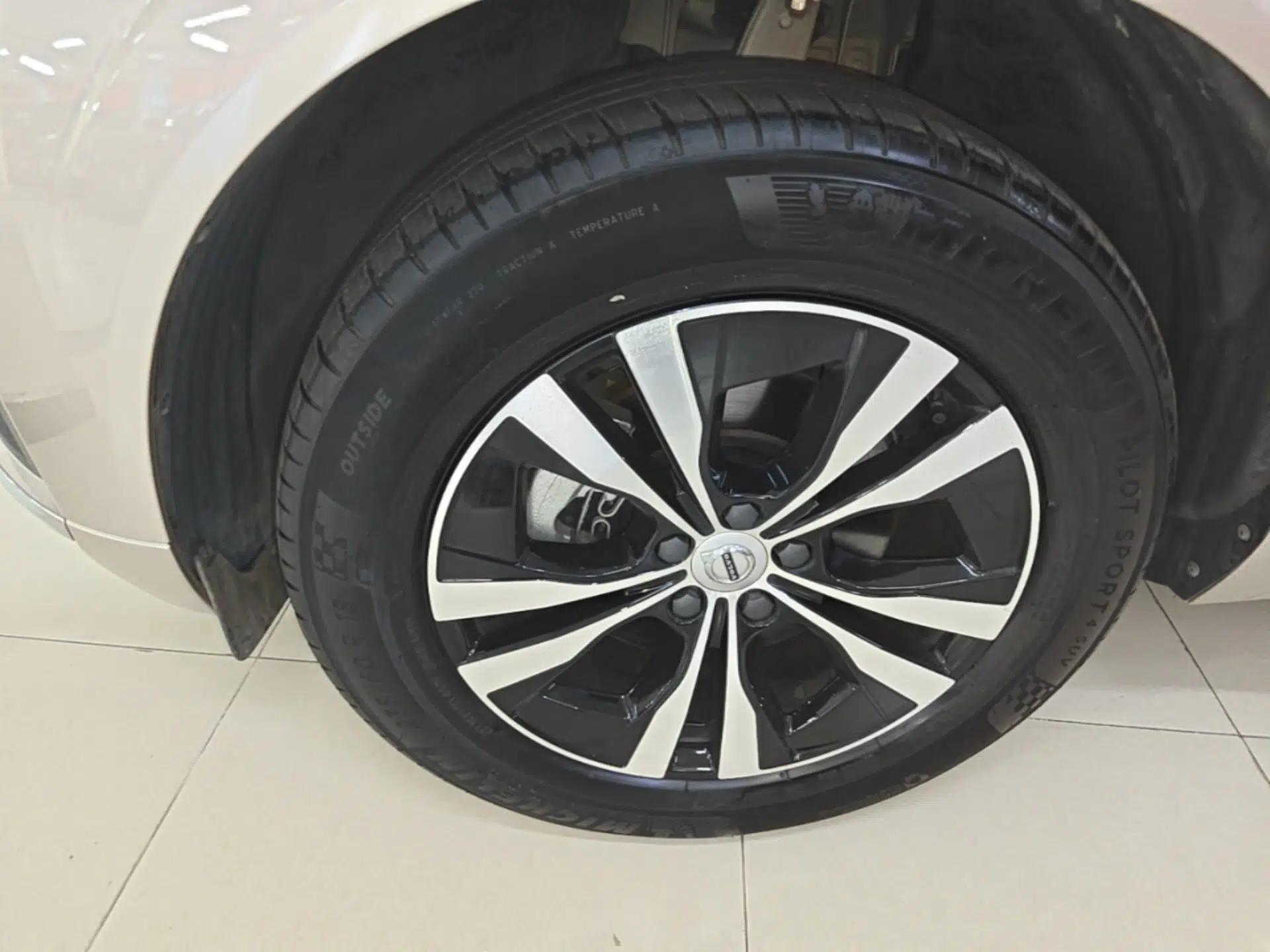 Volvo XC60 2024 B5 4x4 Smart Luxury Edition — миниатюра 10