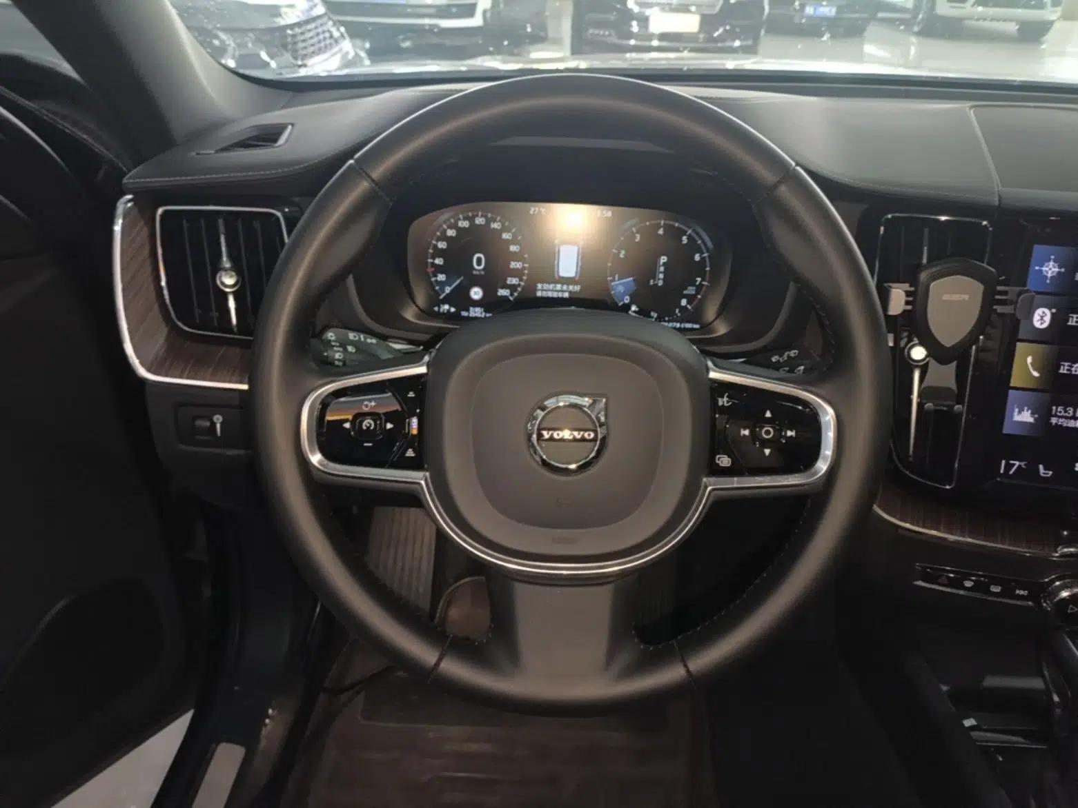 Volvo XC60 2021 T5 4x4 Smart Luxury Edition — миниатюра 13