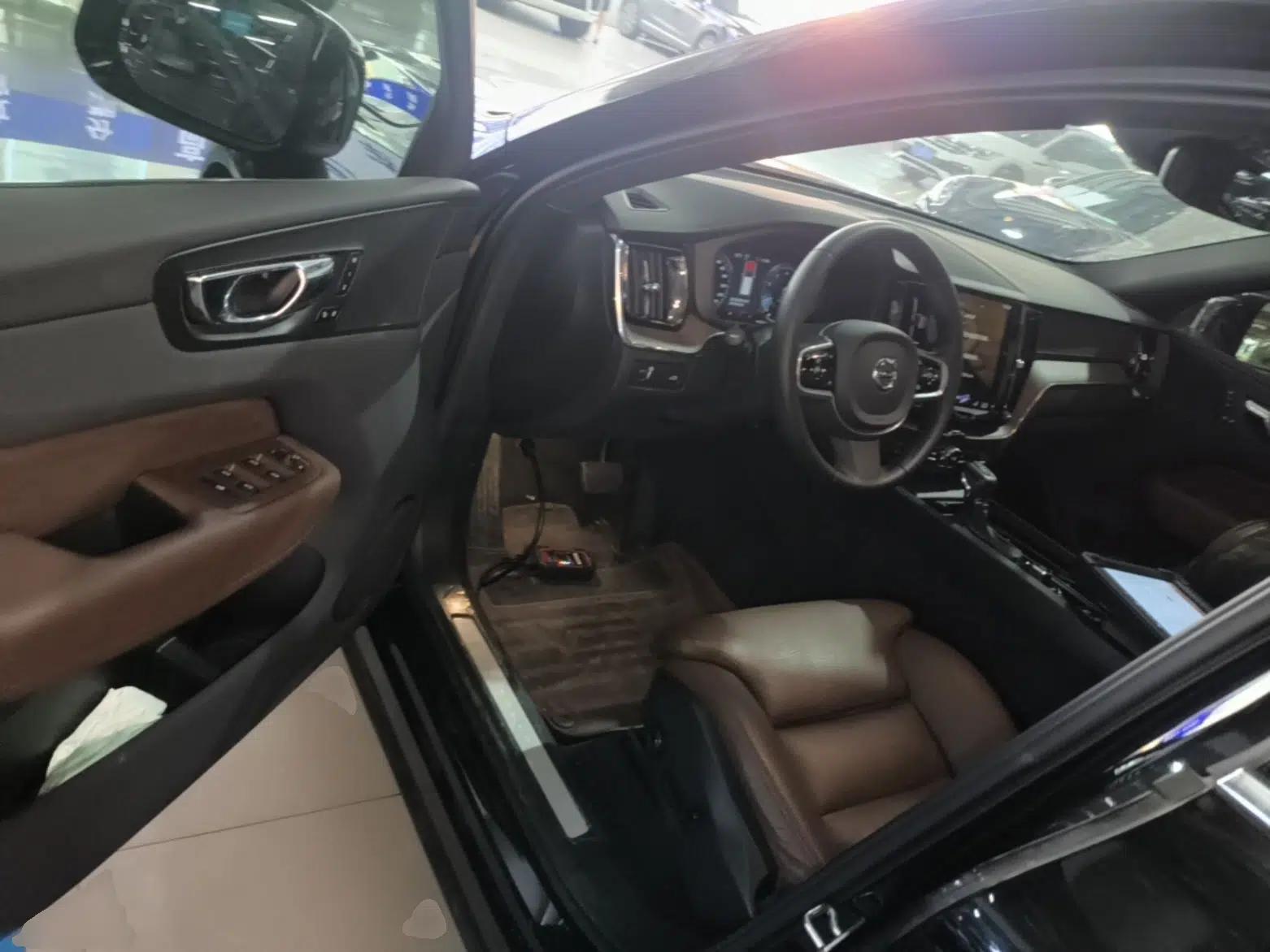 Volvo XC60 2021 T5 4x4 Smart Luxury Edition — миниатюра 18