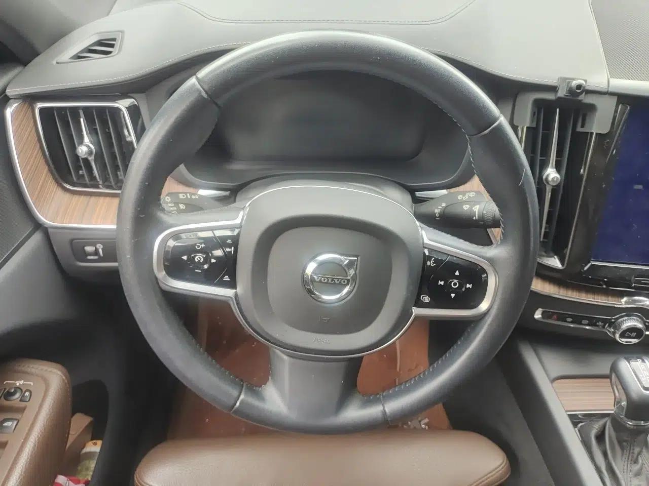 Volvo XC60 2021 T5 4x4 Smart Luxury Edition — миниатюра 10
