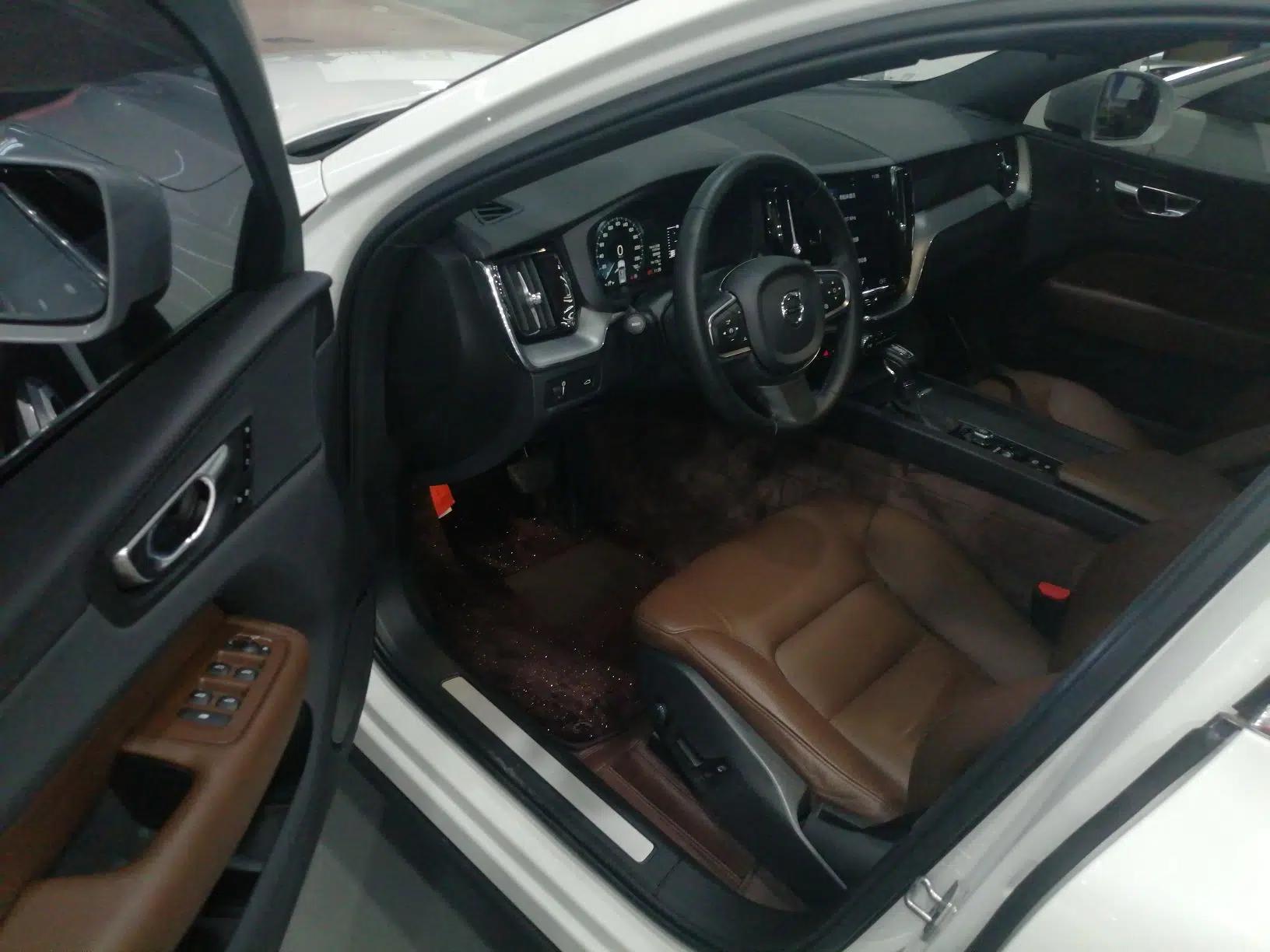 Volvo XC60 2021 T5 4x4 Smart Luxury Edition — миниатюра 23