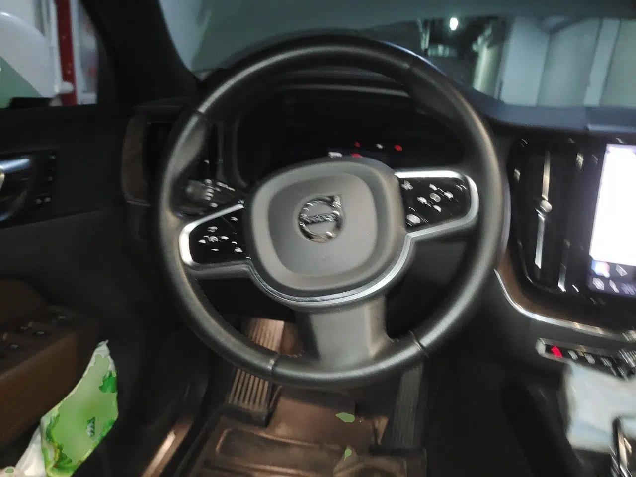 Volvo XC60 2022 B5 4x4 Smart Luxury Edition — миниатюра 10