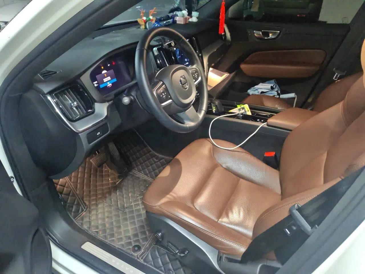 Volvo XC60 2023 B5 4x4 Smart Luxury Edition — миниатюра 15