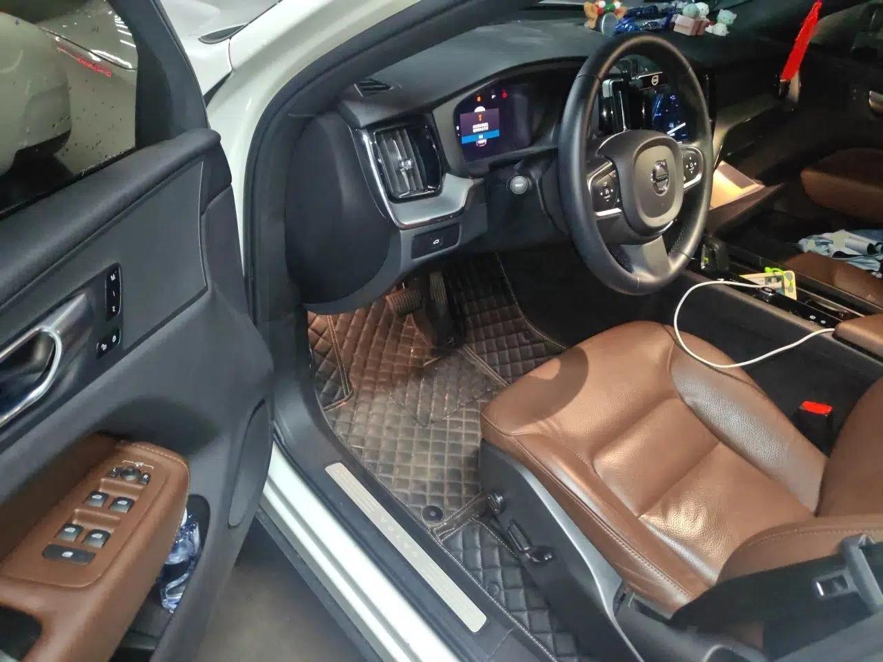 Volvo XC60 2023 B5 4x4 Smart Luxury Edition — миниатюра 16
