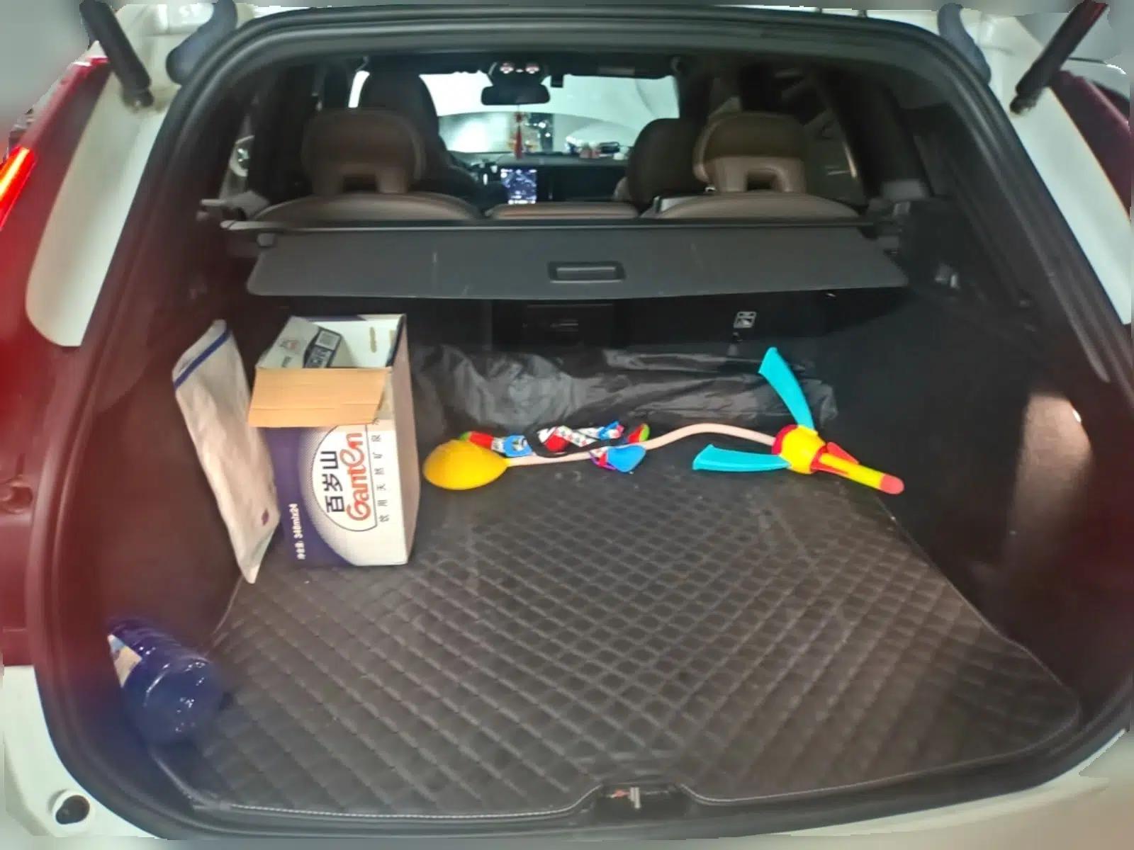 Volvo XC60 2023 B5 4x4 Smart Luxury Edition — миниатюра 19