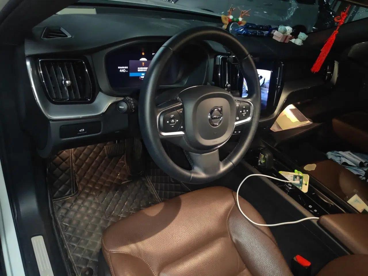 Volvo XC60 2023 B5 4x4 Smart Luxury Edition — миниатюра 9
