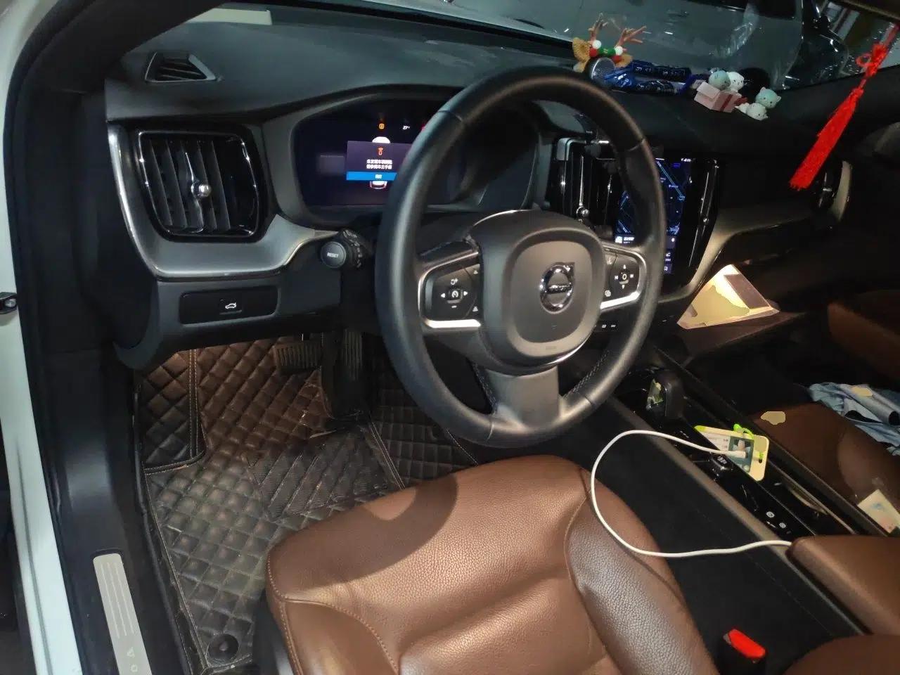 Volvo XC60 2023 B5 4x4 Smart Luxury Edition — миниатюра 10