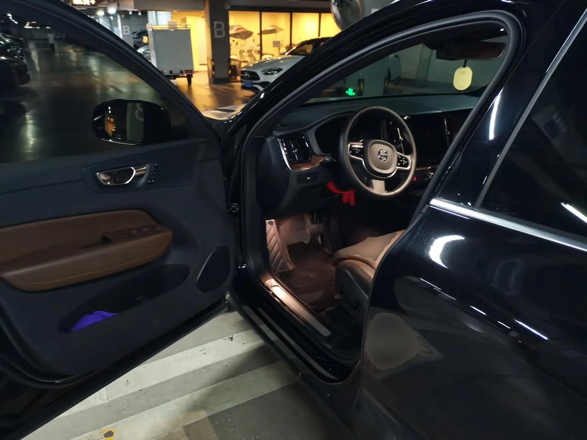 Volvo XC60 2025 B5 Four-Wheel Drive Smart & Advanced Luxury Edition — миниатюра 16