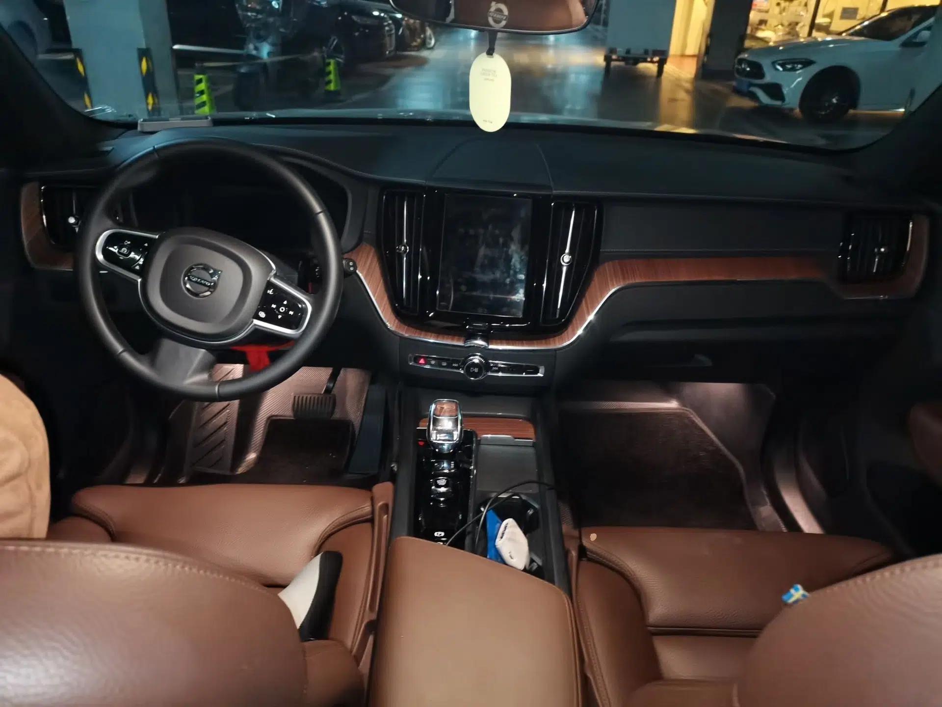 Volvo XC60 2025 B5 Four-Wheel Drive Smart & Advanced Luxury Edition — миниатюра 9