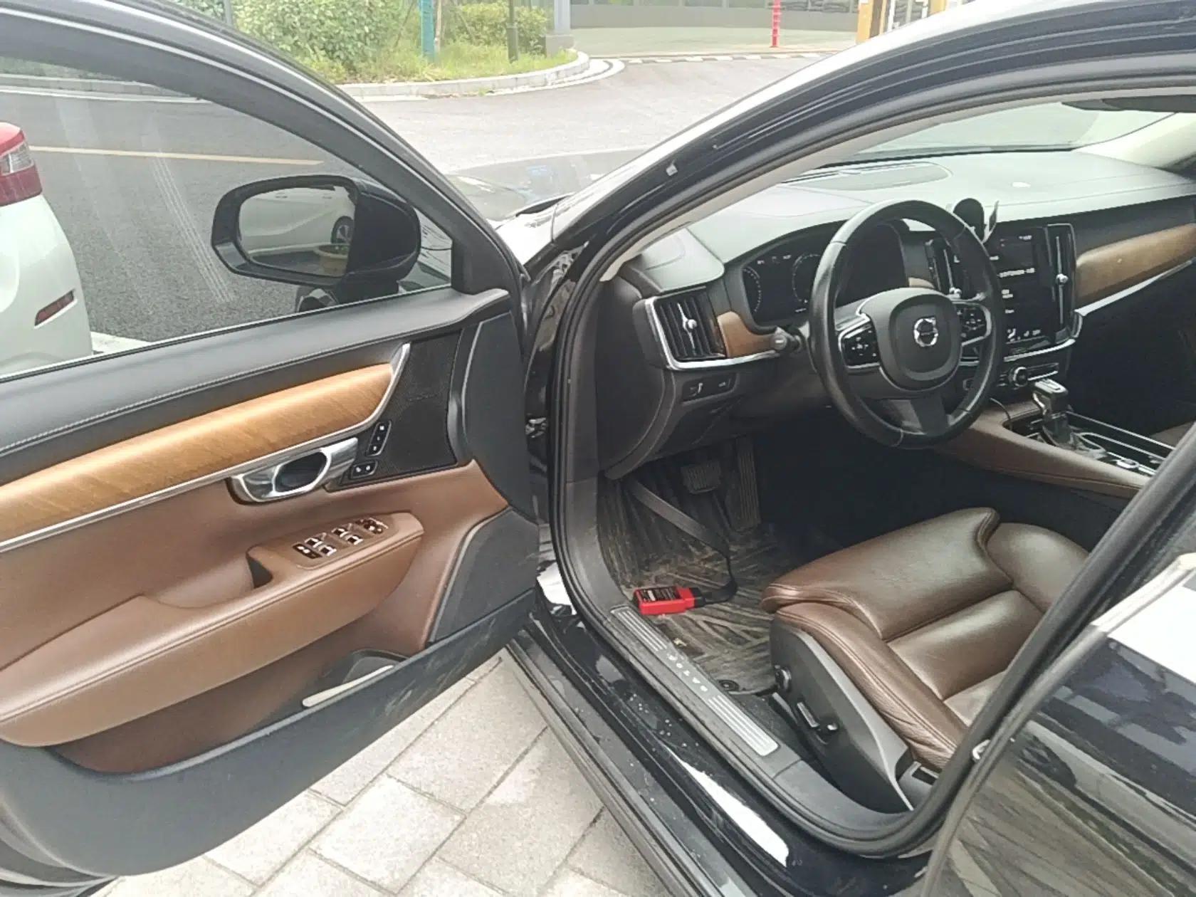 Volvo S90 2020 T5 Zhiyuan Luxury Edition — миниатюра 23