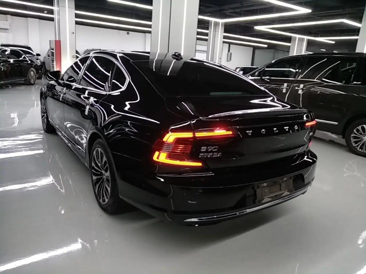 Volvo S90 2025 B5 Zhiyi Luxury Edition — миниатюра 4