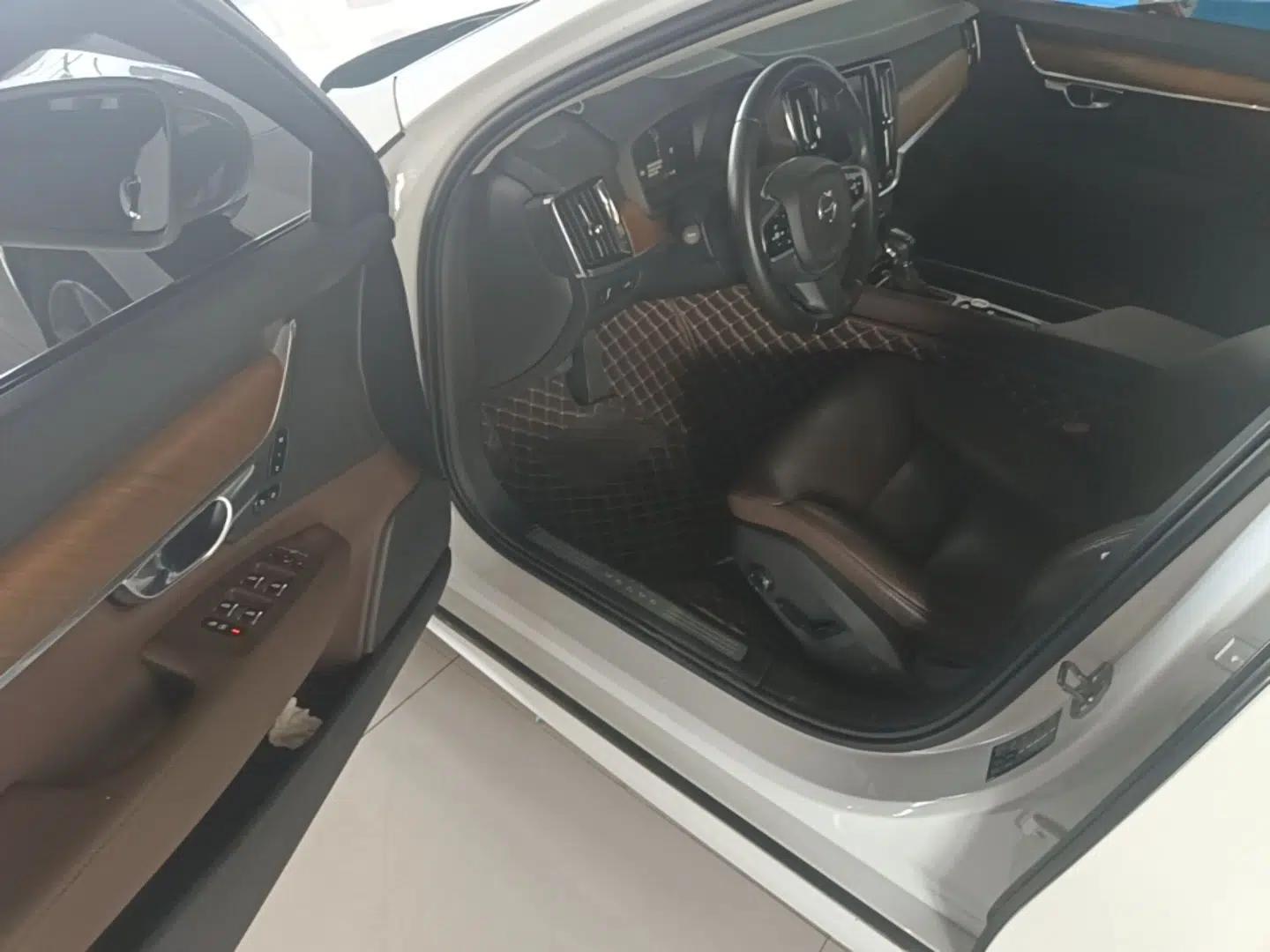 Volvo S90 2019 T5 Zhiyi Edition — миниатюра 18