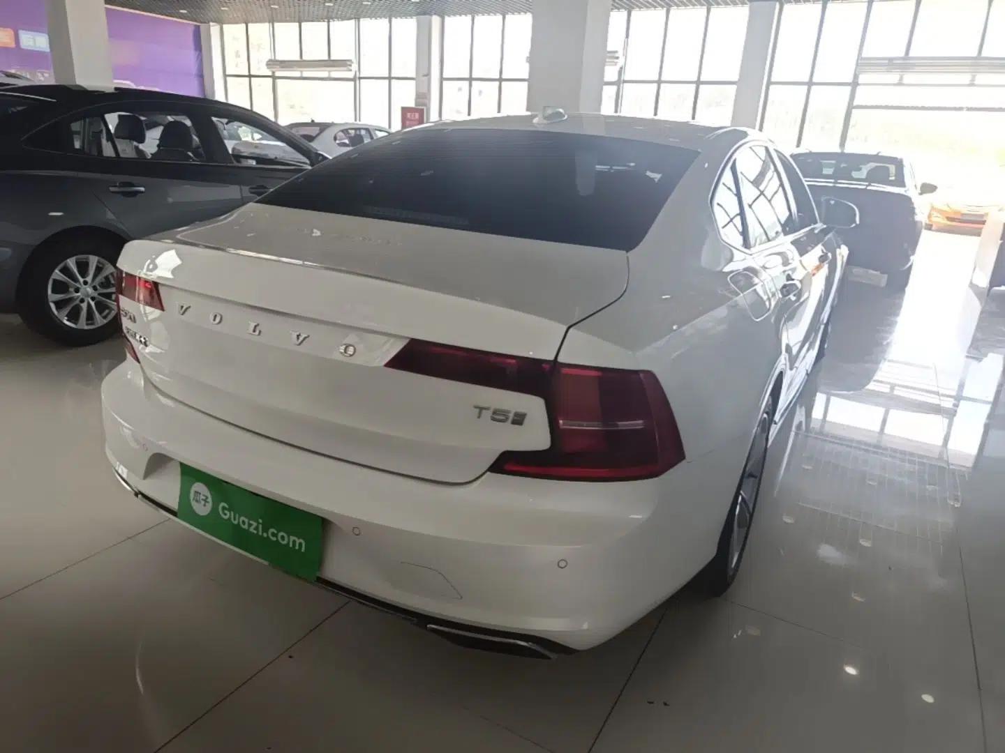 Volvo S90 2019 T5 Zhiyi Edition — миниатюра 6