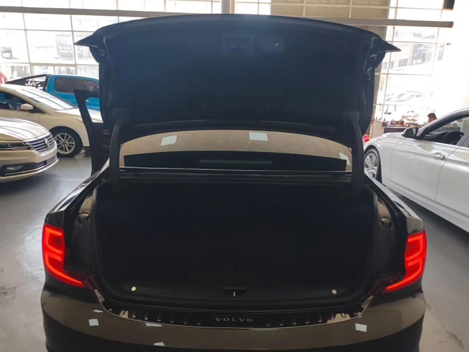 Volvo S90 2019 T5 Zhiyi Edition — миниатюра 27