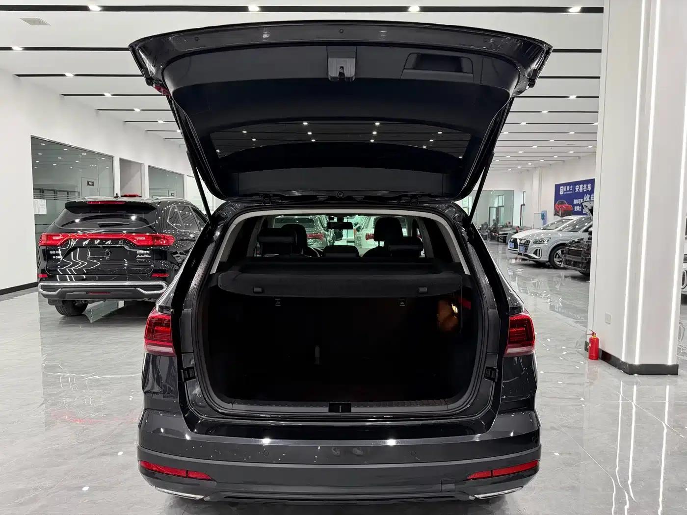 Tharu 2022 280TSI 2WD Luxury Edition — миниатюра 10