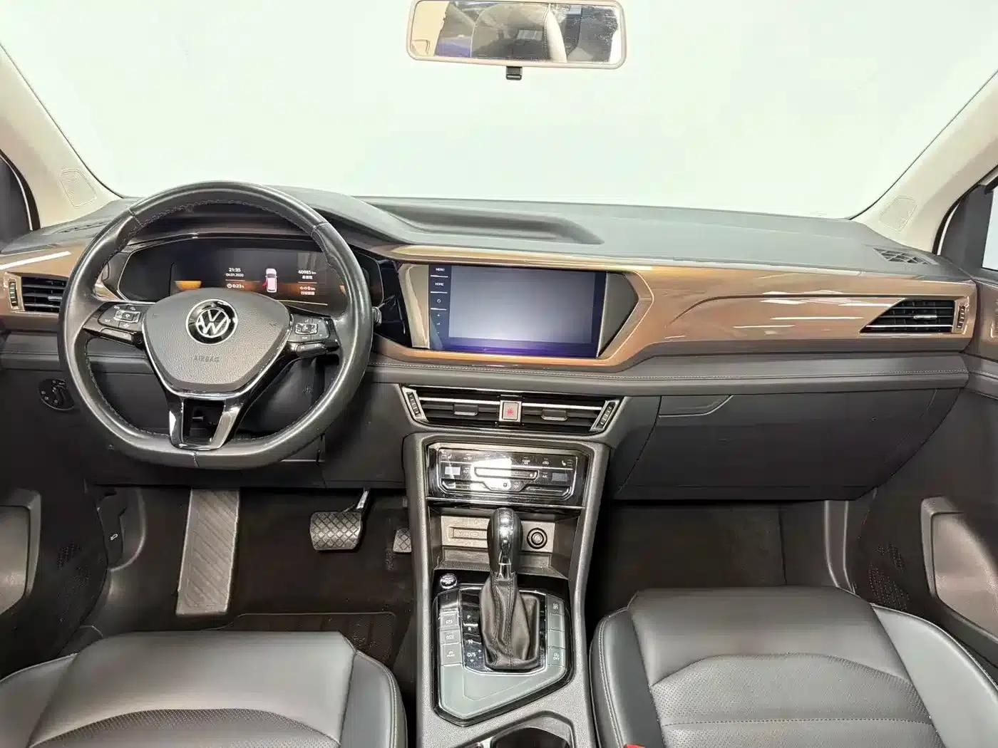 Tharu 2021 280TSI 2WD Luxury Edition PLUS — миниатюра 11