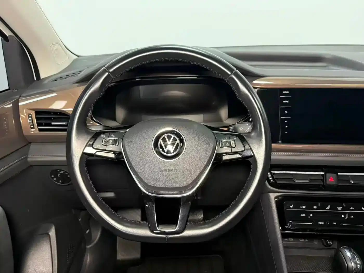 Tharu 2021 280TSI 2WD Luxury Edition PLUS — миниатюра 12