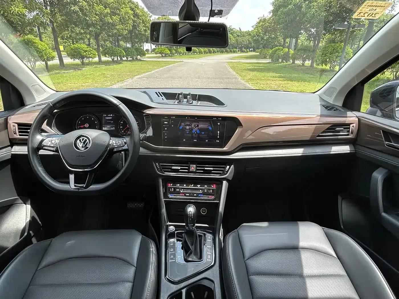 Tharu 2021 280TSI 2WD Luxury Edition PLUS — миниатюра 10