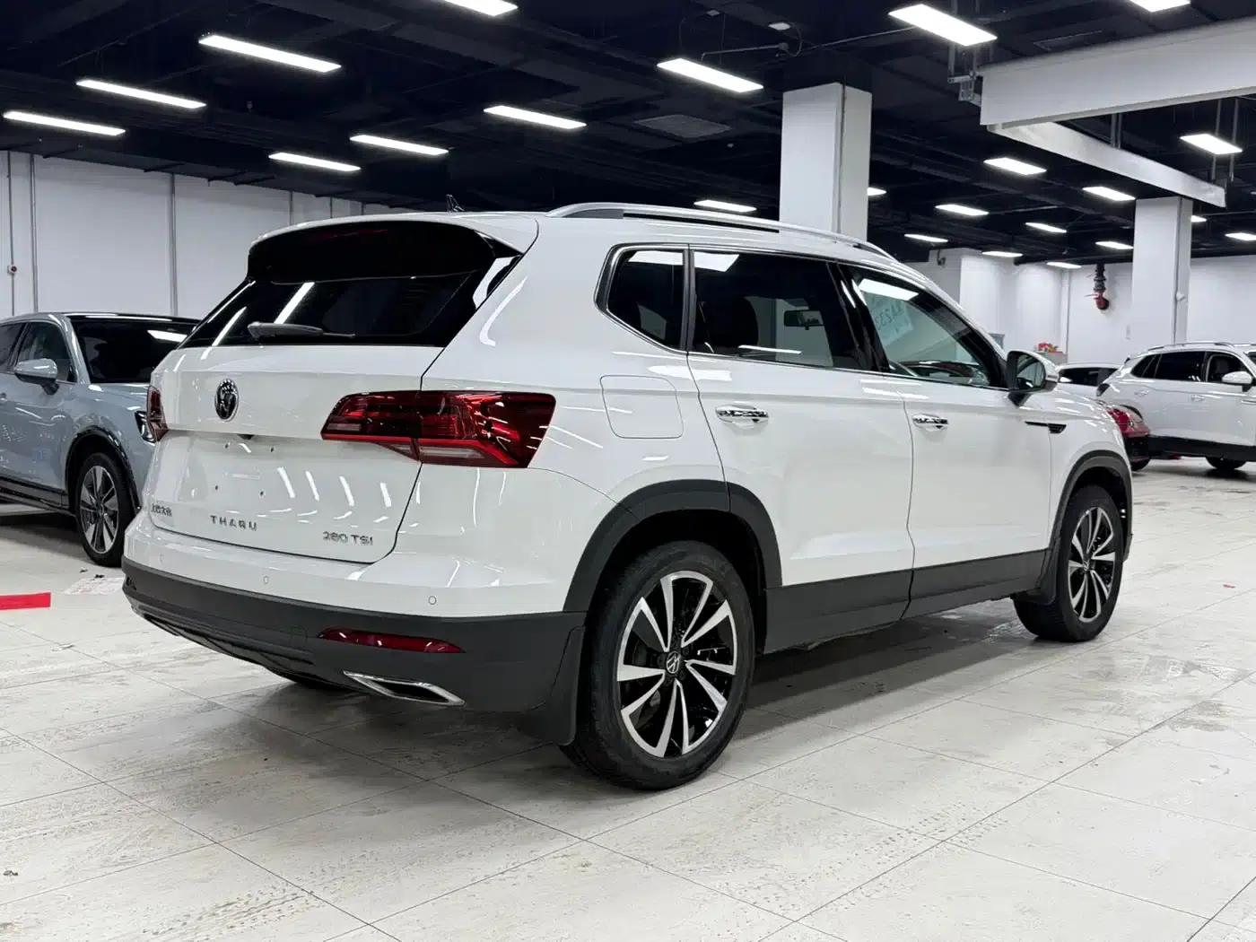 Tharu 2022 280TSI 2WD Luxury Edition — миниатюра 5