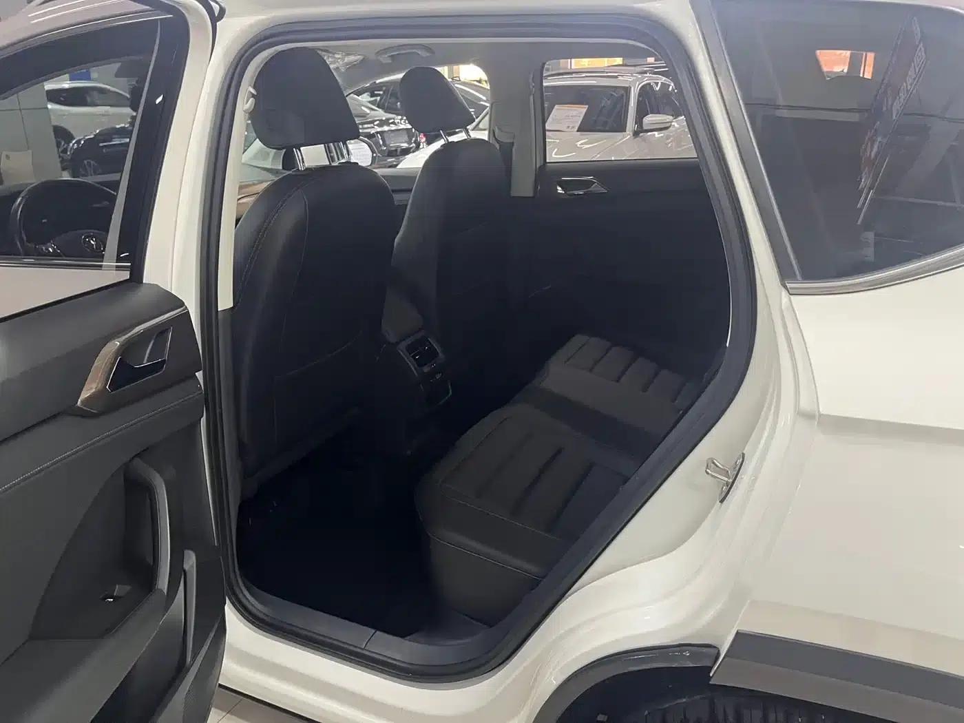 Tharu 2022 280TSI 2WD Luxury Edition — миниатюра 5