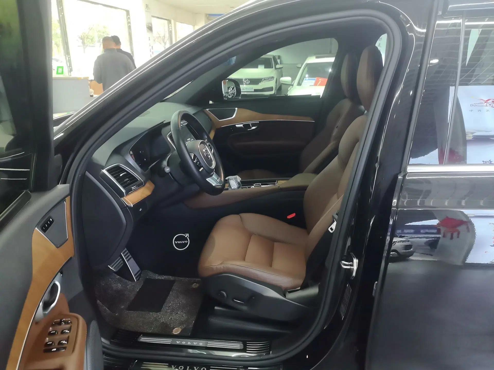 Volvo XC90 2024 B5 SmartDrive Luxury Edition 5 Seats — миниатюра 22