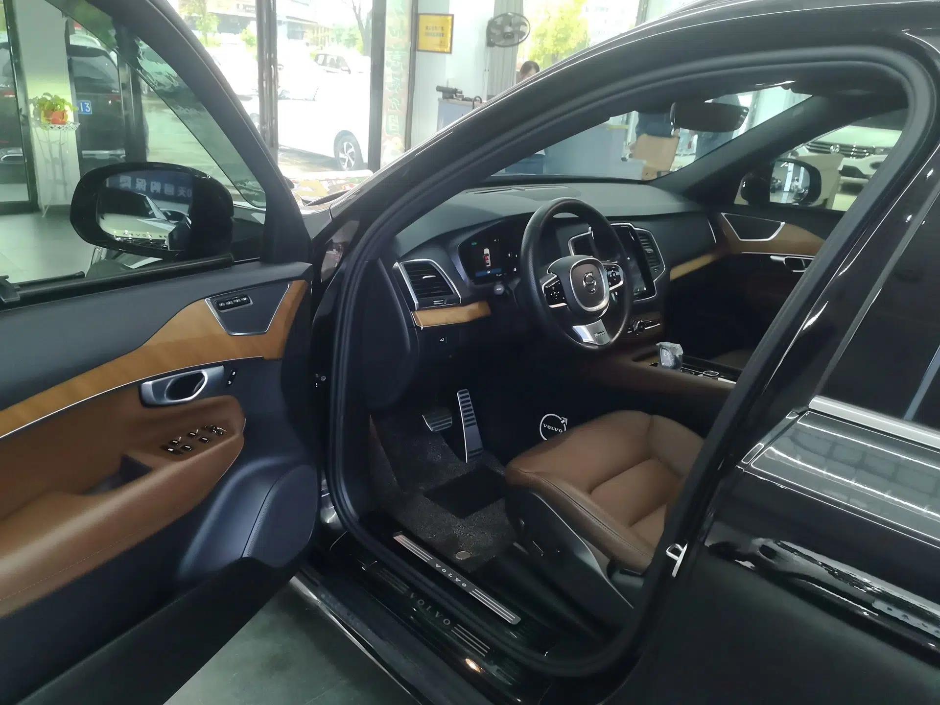 Volvo XC90 2024 B5 SmartDrive Luxury Edition 5 Seats — миниатюра 23