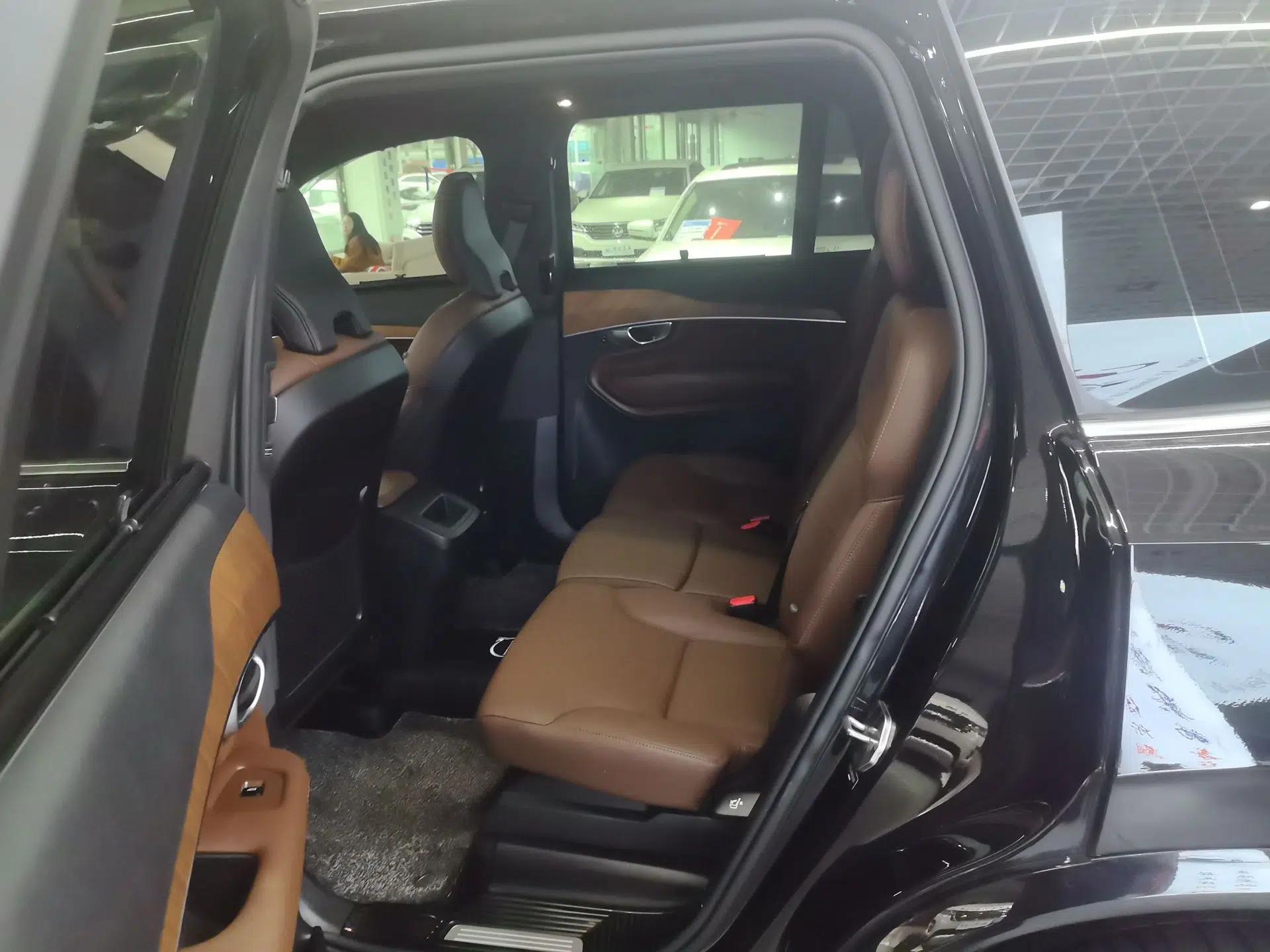 Volvo XC90 2024 B5 SmartDrive Luxury Edition 5 Seats — миниатюра 25