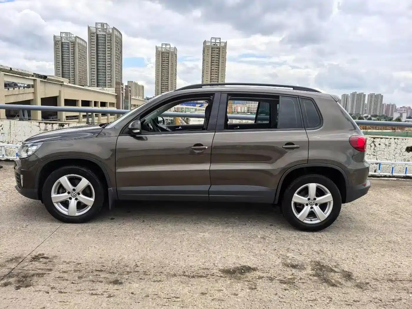 2015 Volkswagen Tiguan 1.8TSI Automatic 4WD Comfort Edition — миниатюра 7