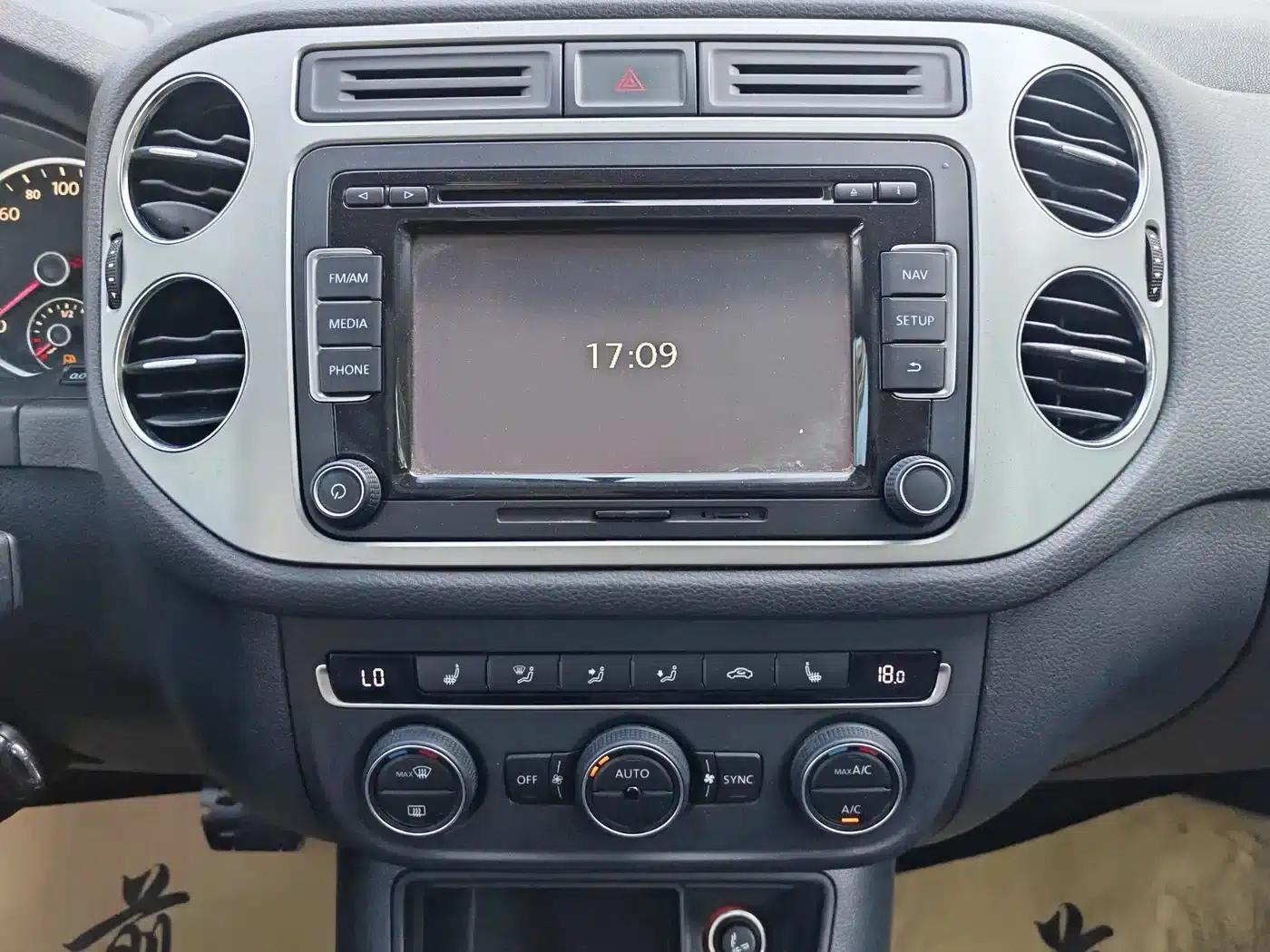 2013 Volkswagen Tiguan 2.0TSI Automatic 4WD Luxury Edition — миниатюра 11