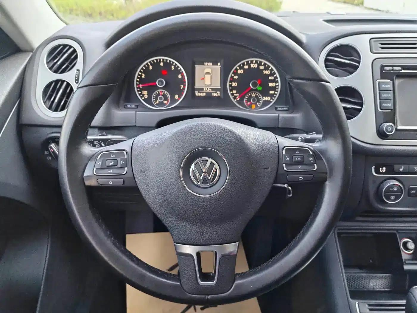 2013 Volkswagen Tiguan 2.0TSI Automatic 4WD Luxury Edition — миниатюра 13
