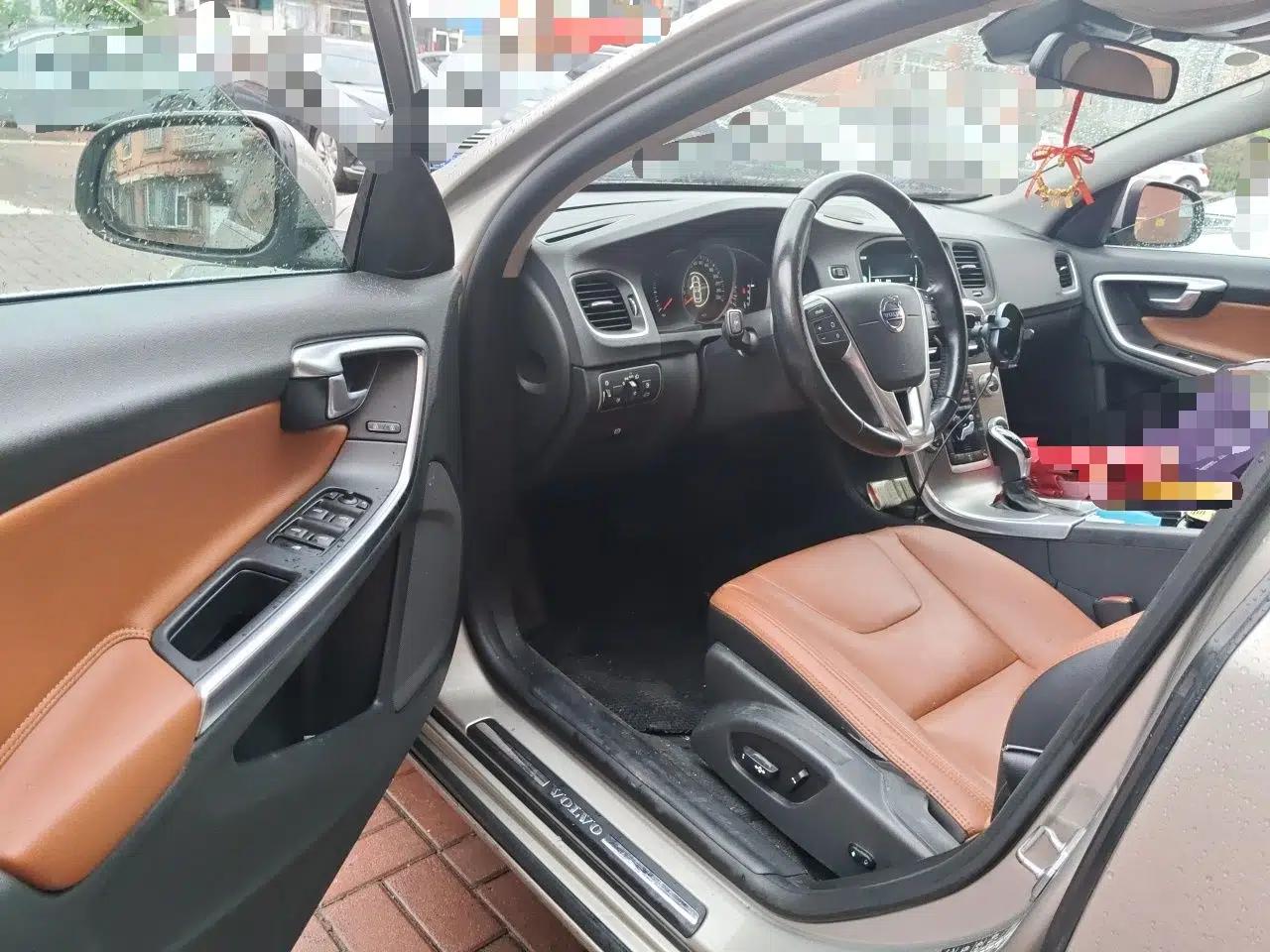Volvo S60 2015 S60L 2.0T Zhiyuan Edition — миниатюра 13