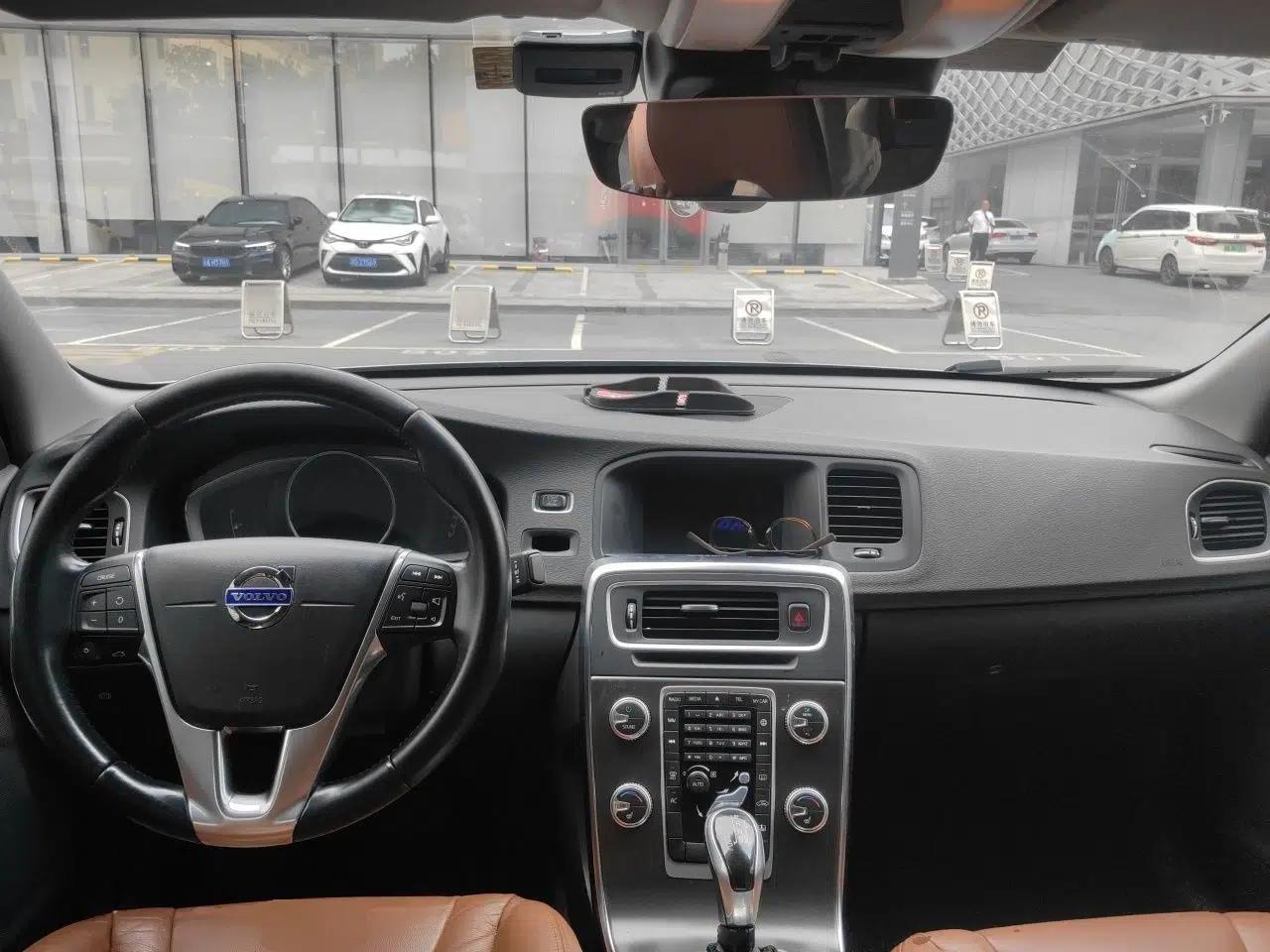 Volvo S60 2015 S60L T5 Intelligent Drive Edition — миниатюра 9
