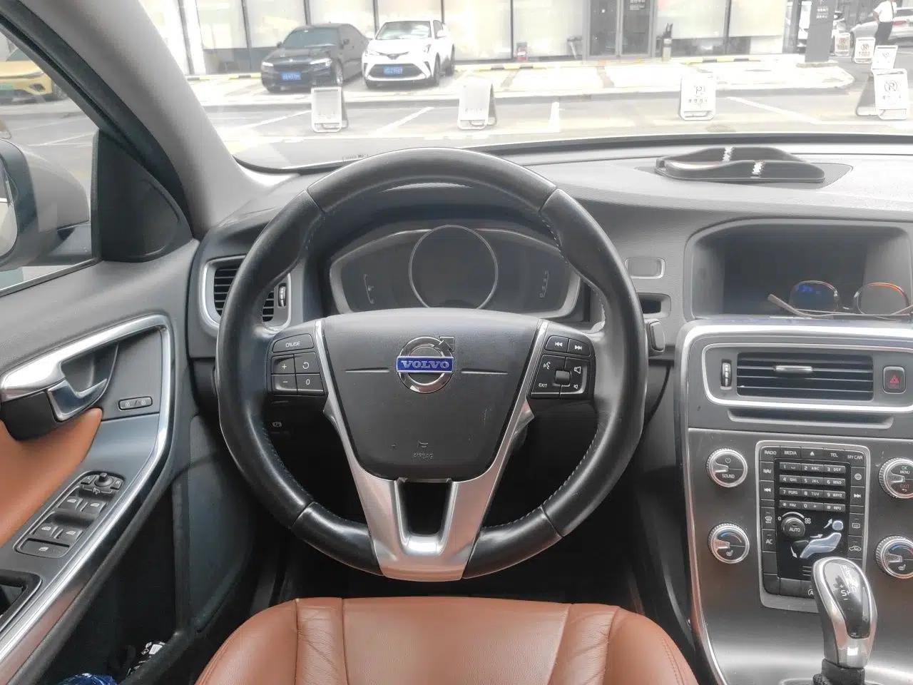 Volvo S60 2015 S60L T5 Intelligent Drive Edition — миниатюра 10