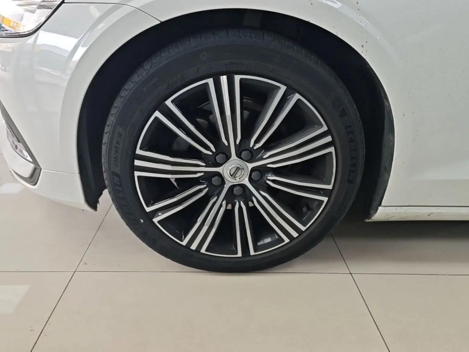 Volvo S60 2020 T4 Zhiyuan Luxury Edition — миниатюра 10