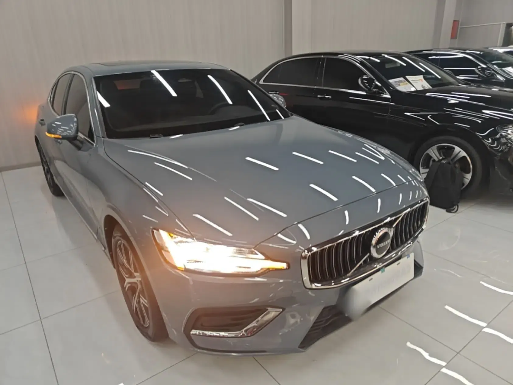 Volvo S60 2023 B4 Zhiyi Luxury Edition — миниатюра 3
