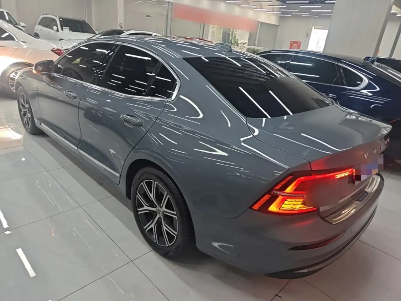 Volvo S60 2023 B4 Zhiyi Luxury Edition — миниатюра 4