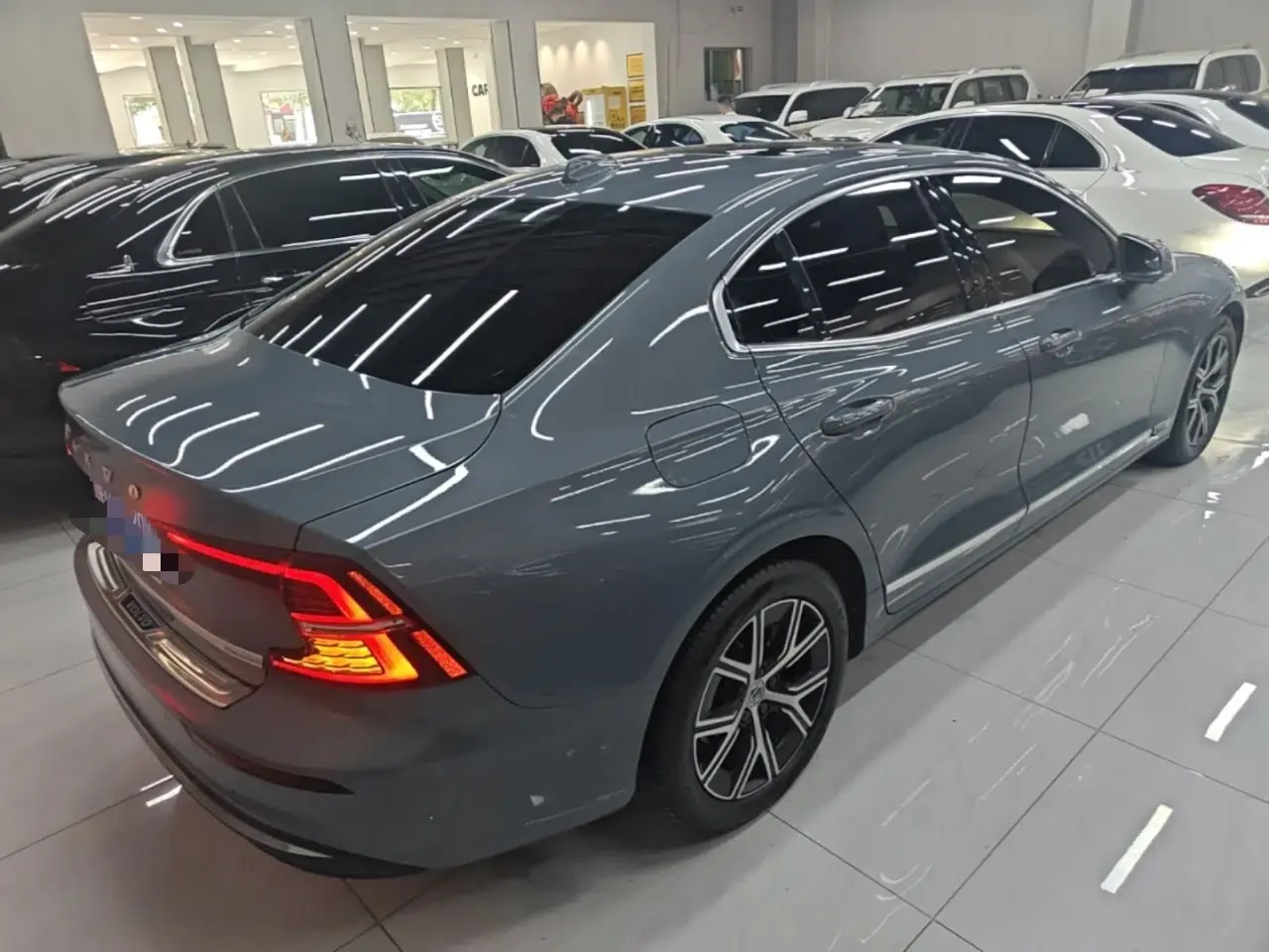 Volvo S60 2023 B4 Zhiyi Luxury Edition — миниатюра 5